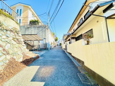 �_�ސ쌧����s�勘3���ڂ̓y�n�̑O�ʓ��H�܂ތ��n�ʐ^