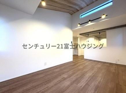 �_�ސ쌧������s���5���ڂ̐V�z��ˌ��Ẵ��r���O