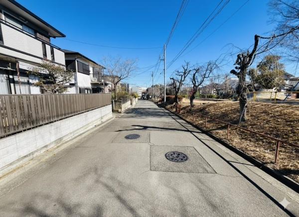 �_�ސ쌧����s���� 655-20�̒��È�ˌ��Ă̑O�ʓ��H�܂ތ��n�ʐ^