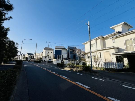 �_�ސ쌧����s�����C��4���ڂ̓y�n�̑O�ʓ��H�܂ތ��n�ʐ^