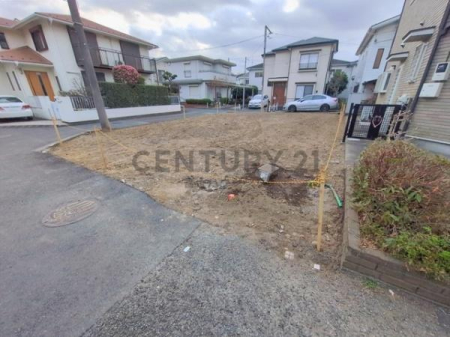 �_�ސ쌧����s���������J1���ڂ̓y�n�̑O�ʓ��H�܂ތ��n�ʐ^