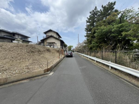 �_�ސ쌧����s�А��R4���ڂ̓y�n�̑O�ʓ��H�܂ތ��n�ʐ^