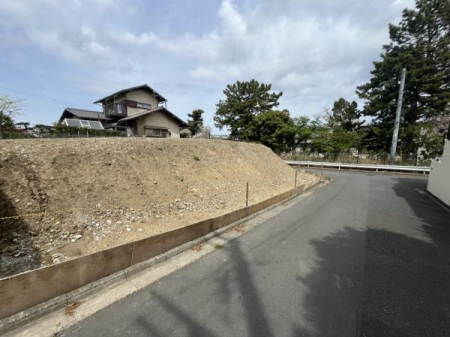 �_�ސ쌧����s�А��R4���ڂ̓y�n�̑O�ʓ��H�܂ތ��n�ʐ^