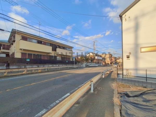 �_�ސ쌧����s�P�s1���ڂ̓y�n�̑O�ʓ��H�܂ތ��n�ʐ^