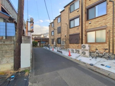 �_�ސ쌧����s�P�s1���ڂ̓y�n�̑O�ʓ��H�܂ތ��n�ʐ^