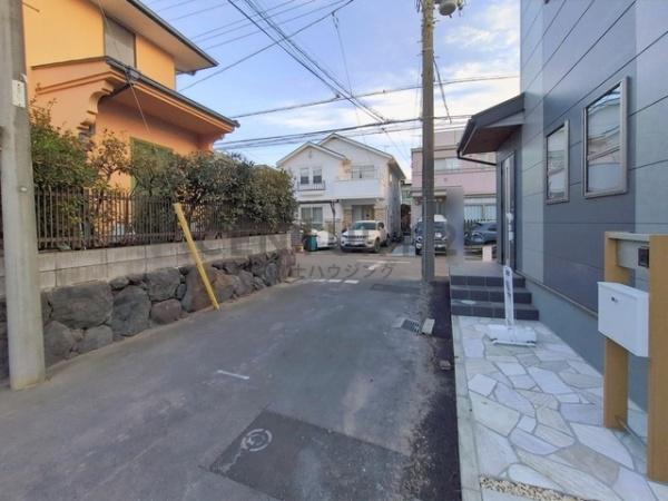 �_�ސ쌧����s�ғ����C��2���ڂ̐V�z��ˌ��Ă̑O�ʓ��H�܂ތ��n�ʐ^