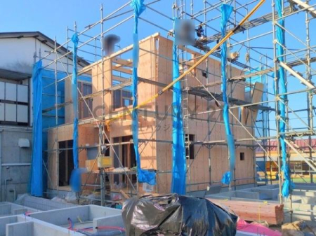 �_�ސ쌧����s������3���ڂ̐V�z��ˌ��Ă̑O�ʓ��H�܂ތ��n�ʐ^