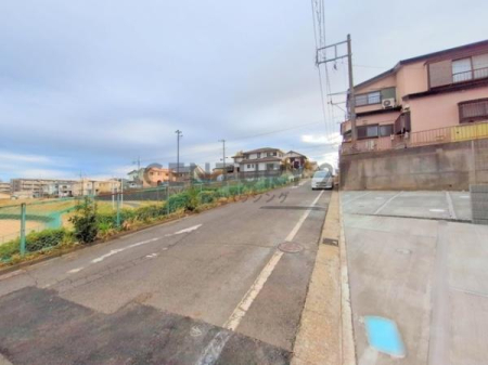 �_�ސ쌧����s�V�_��2���ڂ̐V�z��ˌ��Ă̑O�ʓ��H�܂ތ��n�ʐ^