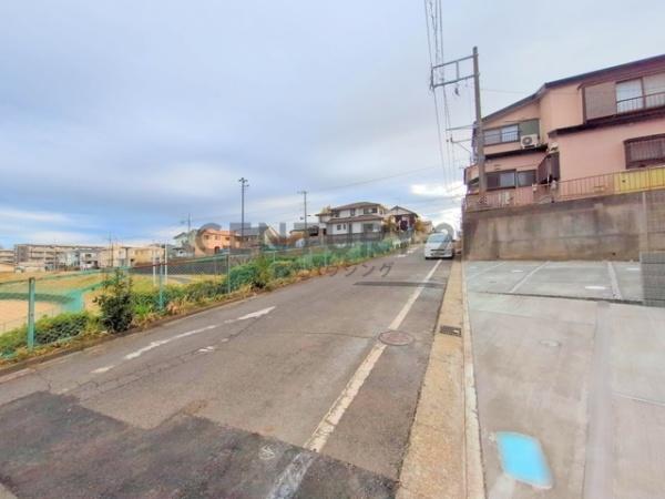 �_�ސ쌧����s�V�_��2���ڂ̐V�z��ˌ��Ă̑O�ʓ��H�܂ތ��n�ʐ^