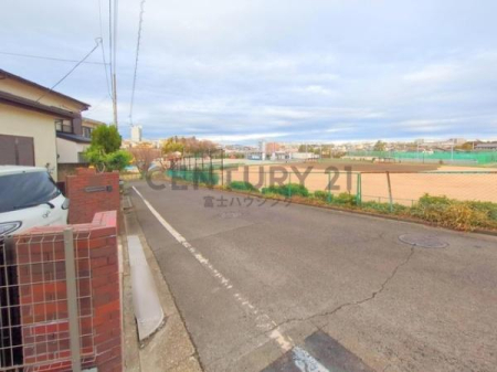 �_�ސ쌧����s�V�_��2���ڂ̐V�z��ˌ��Ă̑O�ʓ��H�܂ތ��n�ʐ^