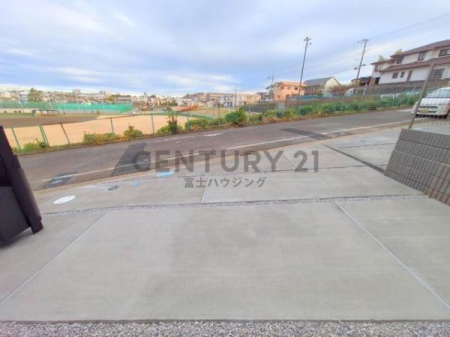 �_�ސ쌧����s�V�_��2���ڂ̐V�z��ˌ��Ă̑O�ʓ��H�܂ތ��n�ʐ^