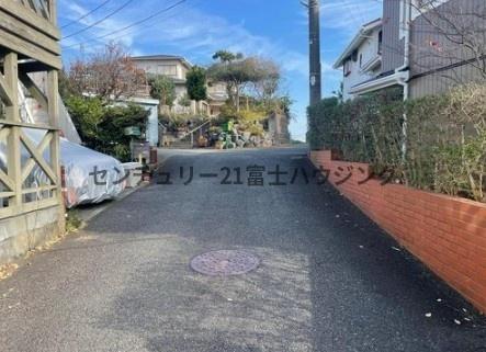 �_�ސ쌧����s���������J3���ڂ̓y�n�̑O�ʓ��H�܂ތ��n�ʐ^