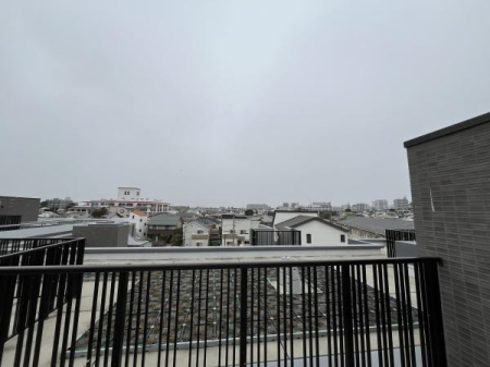 �_�ސ쌧������s���C��2���ڂ̒��Ã}���V�����̏Z�˂���̒��]�ʐ^