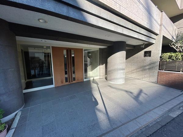 �_�ސ쌧����s���� 1052-3�̒��Ã}���V�����̃G���g�����X