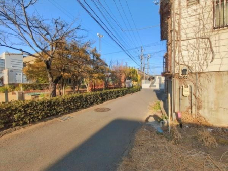 �_�ސ쌧����s���˂̓y�n�̑O�ʓ��H�܂ތ��n�ʐ^