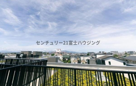 �_�ސ쌧������s���C��2���ڂ̒��Ã}���V�����̏Z�˂���̒��]�ʐ^