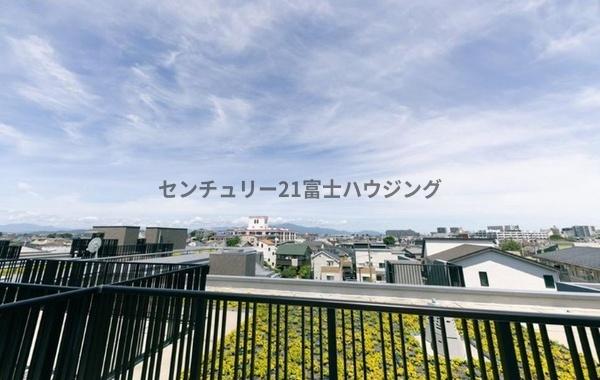 �_�ސ쌧������s���C��2���ڂ̒��Ã}���V�����̏Z�˂���̒��]�ʐ^