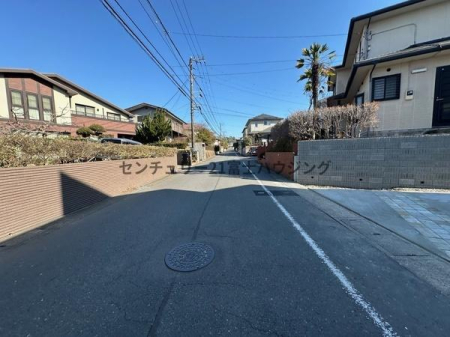 �_�ސ쌧���q�s�����5���ڂ̐V�z��ˌ��Ă̑O�ʓ��H�܂ތ��n�ʐ^