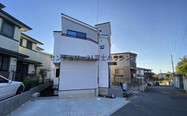 �_�ސ쌧���q�s�����K�l2���ڂ̐V�z��ˌ��Ă̑O�ʓ��H�܂ތ��n�ʐ^