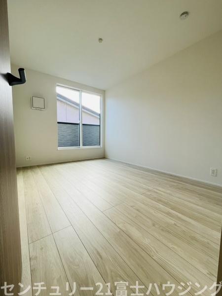 �_�ސ쌧������s�����̐V�z��ˌ��Ă̎q������