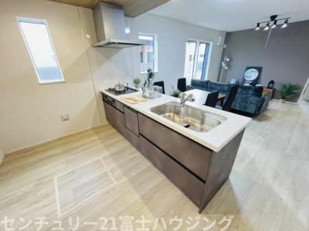 �_�ސ쌧������s�����̐V�z��ˌ��ẴL�b�`��