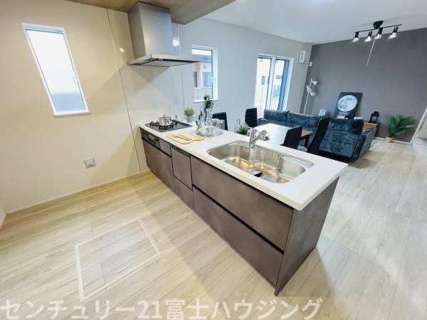 �_�ސ쌧������s�����̐V�z��ˌ��ẴL�b�`��