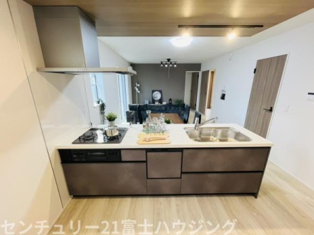 �_�ސ쌧������s�����̐V�z��ˌ��ẴL�b�`��