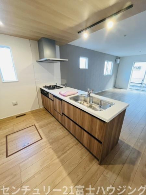 �_�ސ쌧������s�����̐V�z��ˌ��ẴL�b�`��