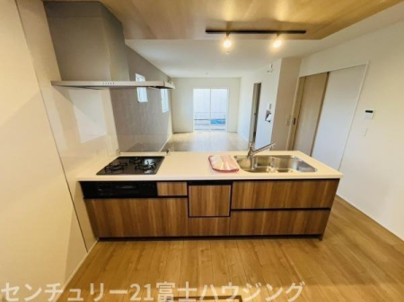 �_�ސ쌧������s�����̐V�z��ˌ��ẴL�b�`��