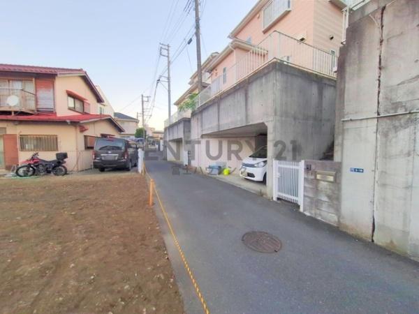 �_�ސ쌧����s�ғ��V��3���ڂ̓y�n�̑O�ʓ��H�܂ތ��n�ʐ^