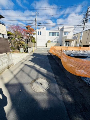 �_�ސ쌧������s�l�|3���ڂ̐V�z��ˌ��Ă̑O�ʓ��H�܂ތ��n�ʐ^