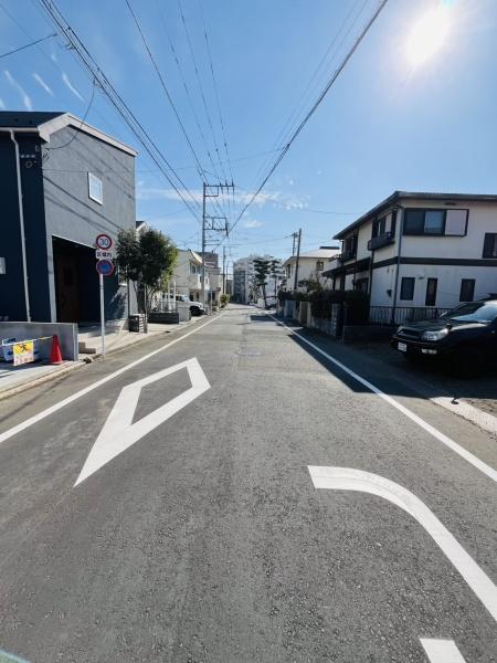 �_�ސ쌧������s�΂��l�̐V�z��ˌ��Ă̑O�ʓ��H�܂ތ��n�ʐ^