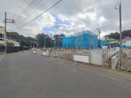 �_�ސ쌧������s�����C�݂̐V�z��ˌ��Ă̑O�ʓ��H�܂ތ��n�ʐ^