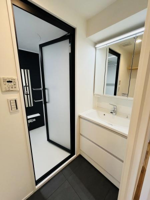 �_�ސ쌧����s����2���ڂ̒��Ã}���V�����̐��ʑ�E���ʏ�