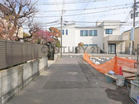 �_�ސ쌧������s�l�|3���ڂ̐V�z��ˌ��Ă̑O�ʓ��H�܂ތ��n�ʐ^