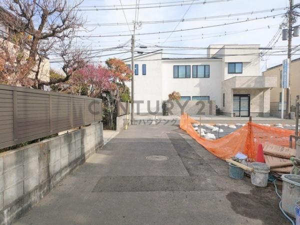 �_�ސ쌧������s�l�|3���ڂ̐V�z��ˌ��Ă̑O�ʓ��H�܂ތ��n�ʐ^