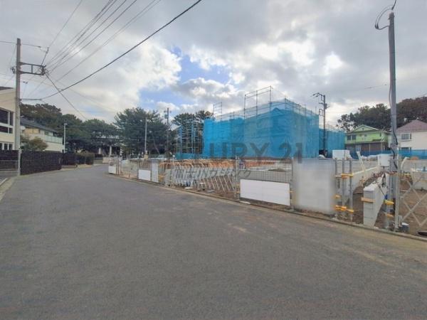 �_�ސ쌧������s�����C�݂̐V�z��ˌ��Ă̑O�ʓ��H�܂ތ��n�ʐ^