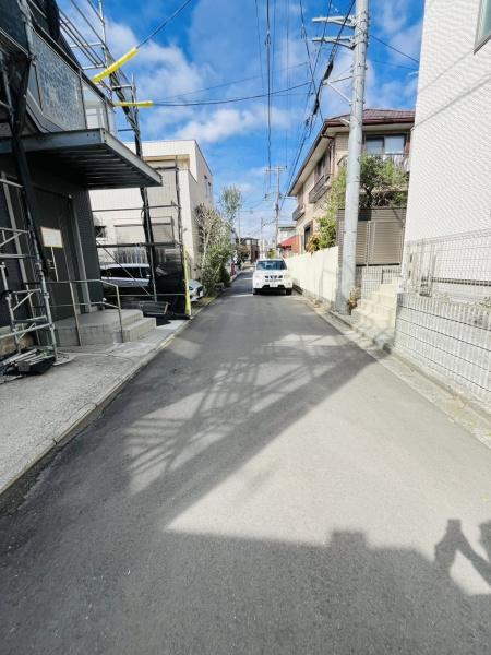 �_�ސ쌧������s�l�{��̒��È�ˌ��Ă̑O�ʓ��H�܂ތ��n�ʐ^