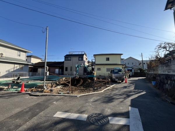 �_�ސ쌧����s�H��2���ڂ̐V�z��ˌ��Ă̑O�ʓ��H�܂ތ��n�ʐ^