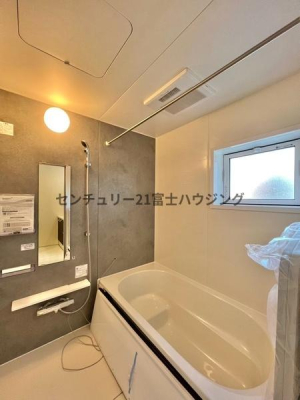 �_�ސ쌧����s�H��5���ڂ̐V�z��ˌ��Ă̗���