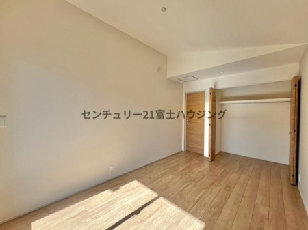 �_�ސ쌧����s�H��5���ڂ̐V�z��ˌ��Ă̗m��