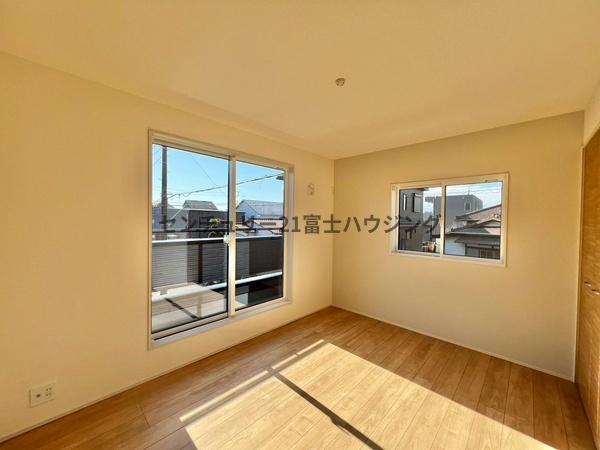 �_�ސ쌧����s�H��5���ڂ̐V�z��ˌ��Ă̗m��