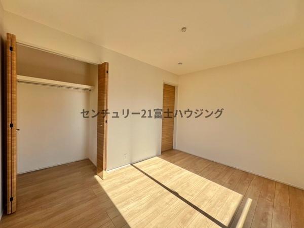 �_�ސ쌧����s�H��5���ڂ̐V�z��ˌ��Ă̗m��