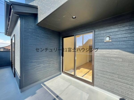 �_�ސ쌧����s�H��5���ڂ̐V�z��ˌ��Ẵo���R�j�[