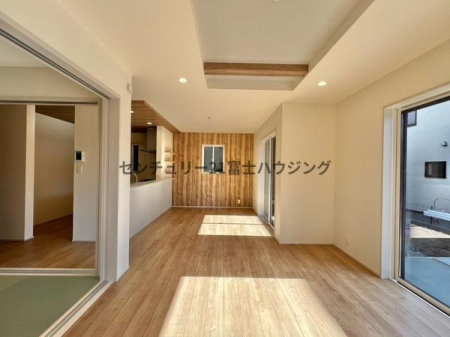 �_�ސ쌧����s�H��5���ڂ̐V�z��ˌ��Ẵ��r���O