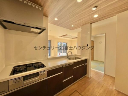 �_�ސ쌧����s�H��5���ڂ̐V�z��ˌ��ẴL�b�`��