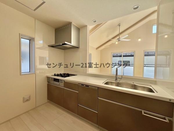 �_�ސ쌧����s�H��5���ڂ̐V�z��ˌ��ẴL�b�`��