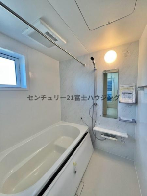 �_�ސ쌧����s�H��5���ڂ̐V�z��ˌ��Ă̗���