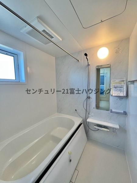 �_�ސ쌧����s�H��5���ڂ̐V�z��ˌ��Ă̗���