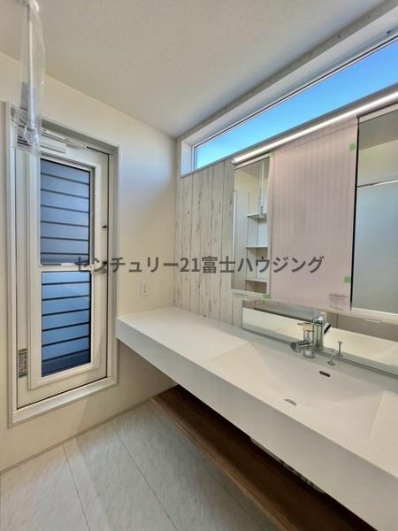 �_�ސ쌧����s�H��5���ڂ̐V�z��ˌ��Ă̐��ʑ�E���ʏ�